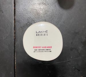 Lakme Compact Shade : Ivory Fair