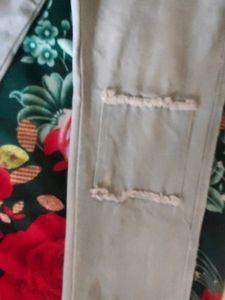 Baggy Ripped Jeans