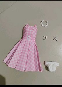 Barbie Doll&#39;s Original Dress ( 4 ) And Accessories