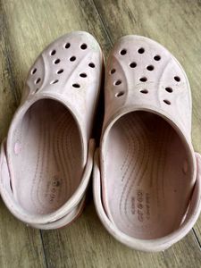 Crocs Kids Pink Bayasand Solid Croc