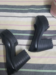 Black Solid Heel Sho