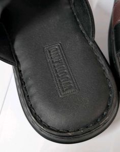 Leather Casual Slipper Size 7🔥