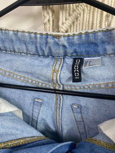 Ripped Light Wash Jeans Waist-26 High Rise