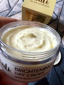 Auli Brightening cream- Spf 20, vit E