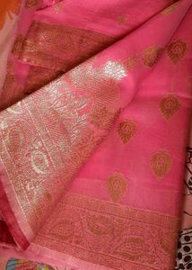 A New Showroom Pure Silk Banarasi Hand Woven  Silk Saree In Onion Pink Golden Border  With Blouse