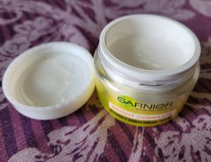 Garnier Bright Complete Vitamin C Serum Cream SPF 40
