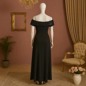 🥀🖤Elegant Black Off-Shoulder Gown