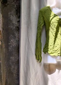 521210. Green Crinkle Top