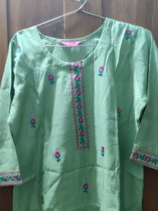 Elegant Green Embroidered Kurta