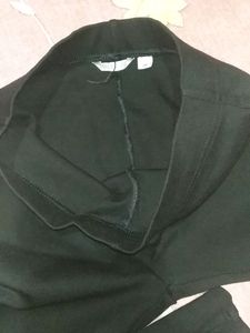 A Vibrant Black Jeggings ( Jeans)