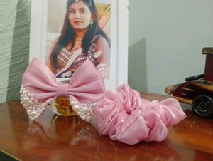 Beautiful Hairbow &amp; Scrunchies Combo