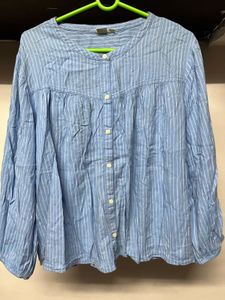 Striped Button-Up Top💙🧢
