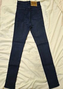Skinny Jeans In Navy Blue Color
