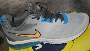 SPORTS SHOES