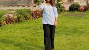 Elegant Blue Embroidered Kurta