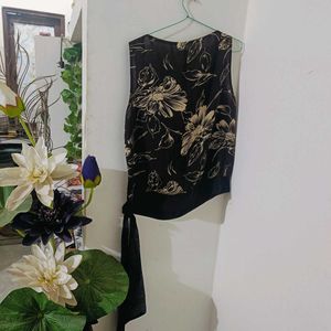 Floral Sleeveless Top🌹