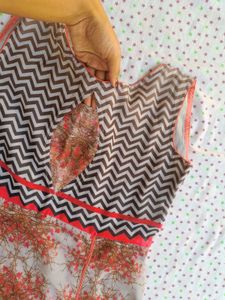 Patterned Sleeveless Kurti L Size