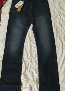 brand new Levi&#39;s straight fit jeans size 30