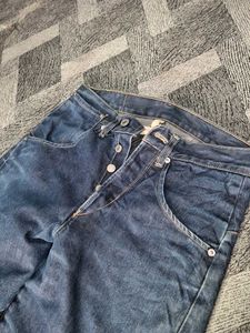 Levis 28 Waist Girls Premium Jeans🔥🔥🔥
