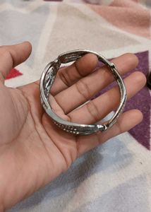 Bracelet good....size M