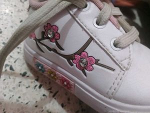 Girls&#39; Flower Sneakers
