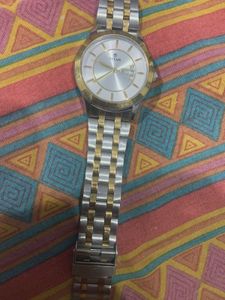 Titan Gold Coloured Men&#39;s chai Watch
