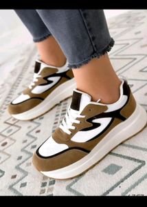Brand New Women Sneakers Uk6