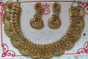 Elegant Gold-Tone Necklace & Earring Set