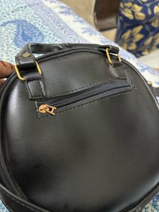 WOMEN BLACK SLING BAG