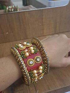 TRADITIONAL BANGLES SET