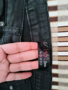 🎧Ripped Knee Jeans🎧