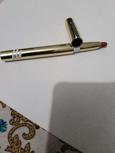 Trending Lipstick Trophy Colour Like New