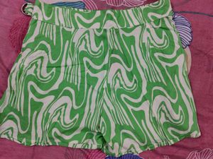 Stylish Green Swirl Print Skorts with Belt