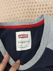 Levi&#39;s Graphic Tee