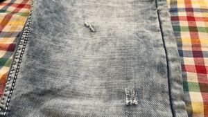 Levis’s blue ripped jeans