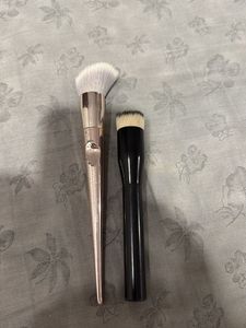 Combo Of Two Makeup Brushes