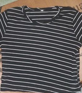 Striped Crop Top White And Black Cobintion  XL