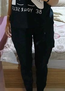 BLACK CARGO PANTS