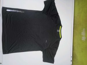 Contains mixture of brand t shirts