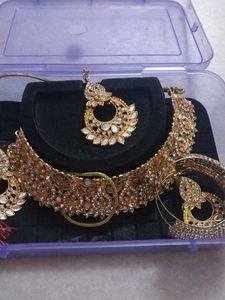 Hurry Up Golden Jewellery With Golden Bracelet