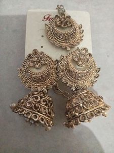Beautiful Golden Jhumka With Mang Tika