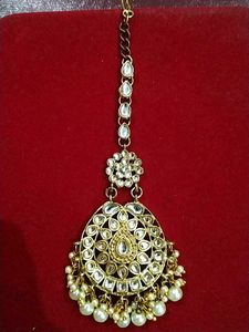Elegant Maang Tikka