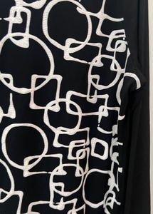 Chic Black &amp; White Geometric Print T-Shirt
