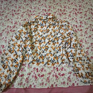 White Floral Top🏵🌺