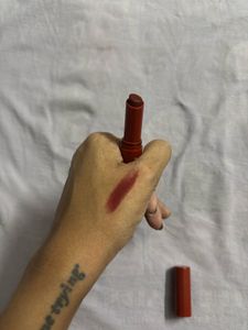 Mamaearth Moisture Matte Lipstick - Red Caramel