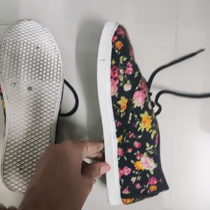 Black Floral Printed Casual Shoes