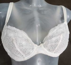 Elegant White Lace Bra 🖤