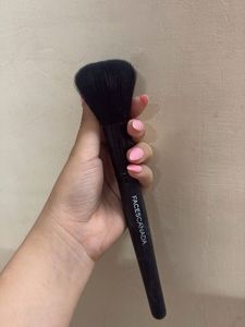Faces Canada Brush
