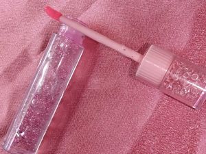 Rare Beauty Highlighter....