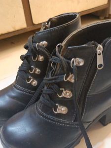 Ankle length zip closure black boots